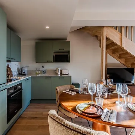 Appartement De Gamme, 2 Ch, 2 Salles De Bain *